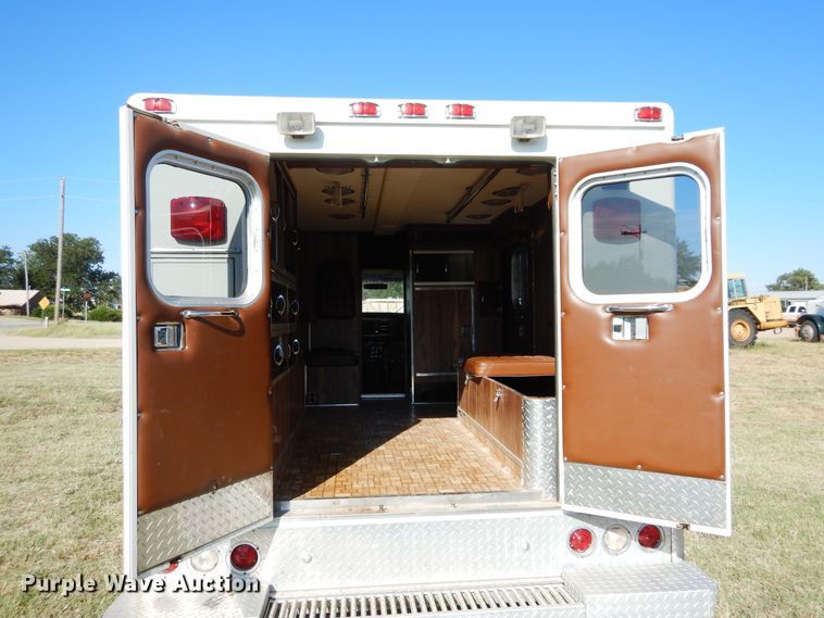 image for item FK9782 1986 Ford Econoline E350 ambulance