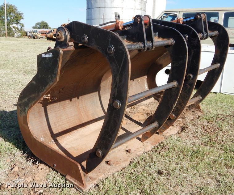 image for item FK9787 93"W loader grapple bucket