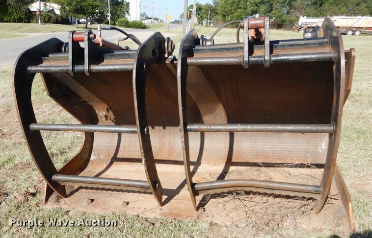 image for item FK9787 93"W loader grapple bucket