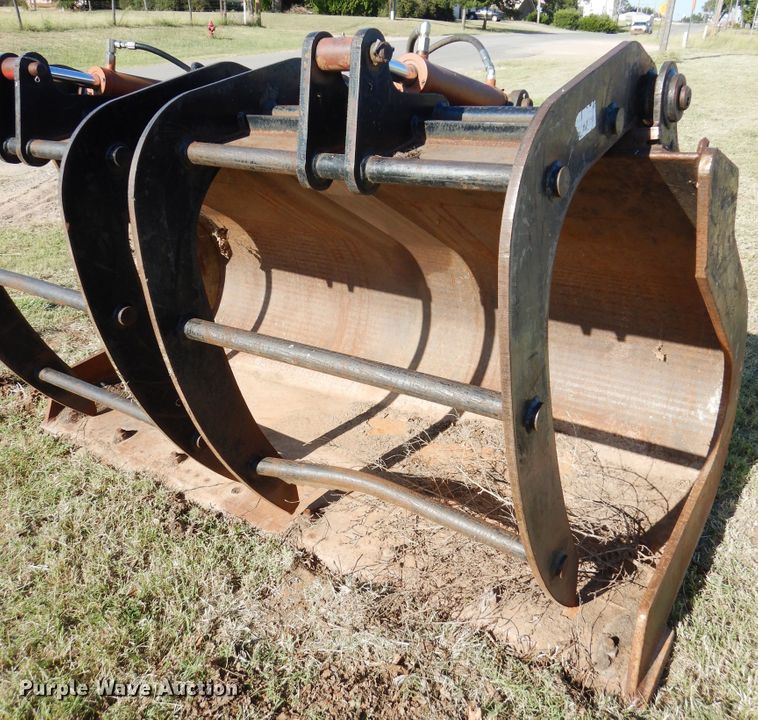 image for item FK9787 93"W loader grapple bucket