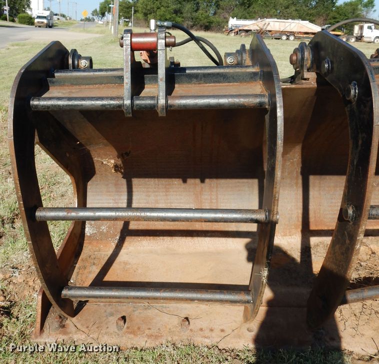 image for item FK9787 93"W loader grapple bucket