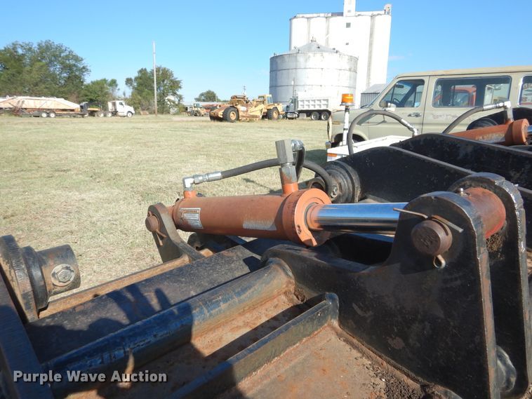 image for item FK9787 93"W loader grapple bucket