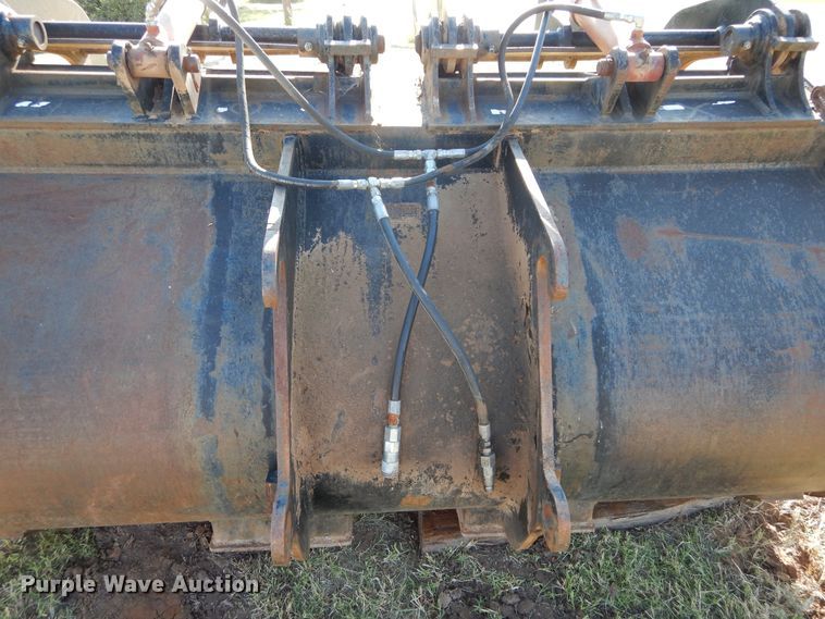 image for item FK9787 93"W loader grapple bucket