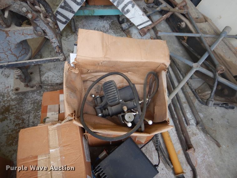 image for item FK9827 Radios and accessories