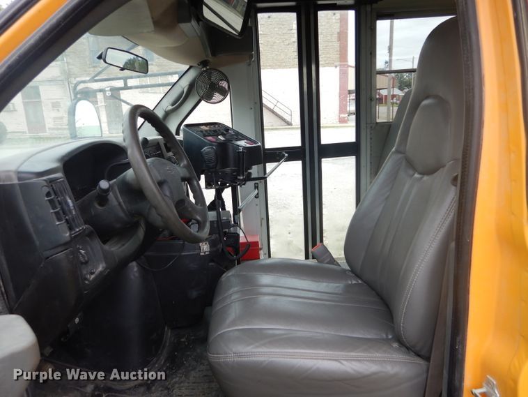 image for item FK9829 2007 Chevrolet Express 3500 school bus