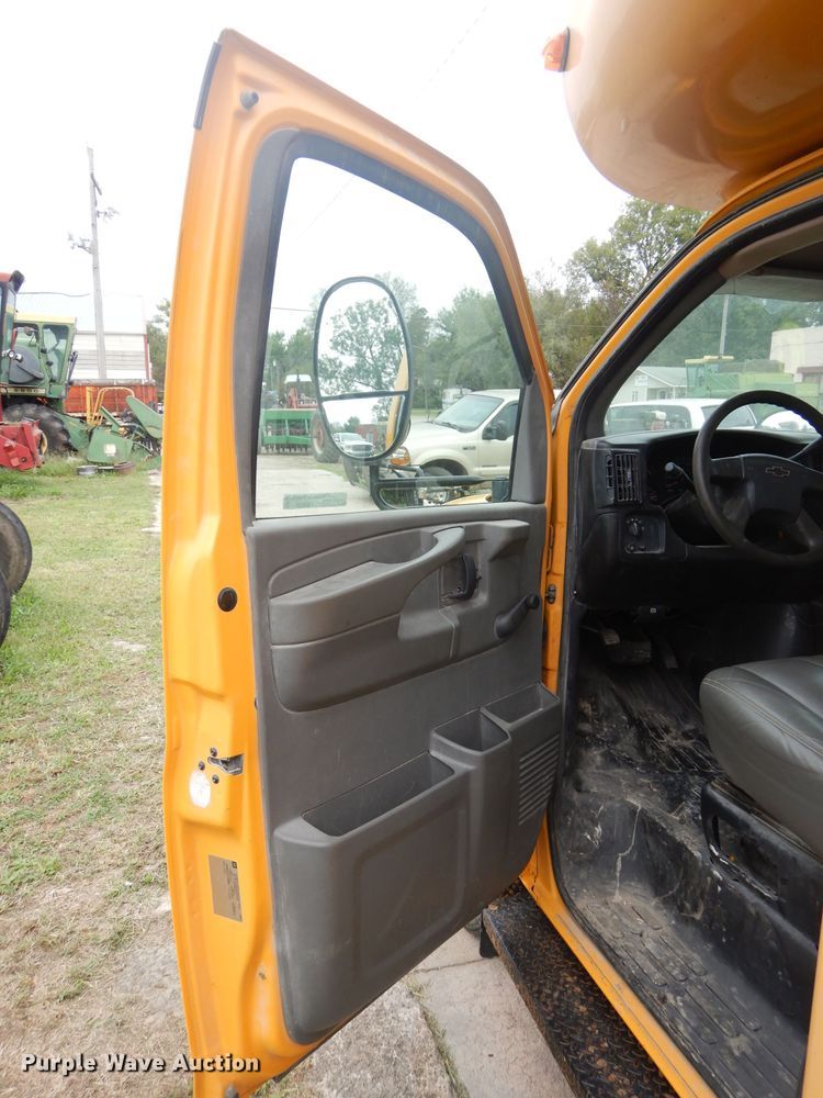image for item FK9829 2007 Chevrolet Express 3500 school bus