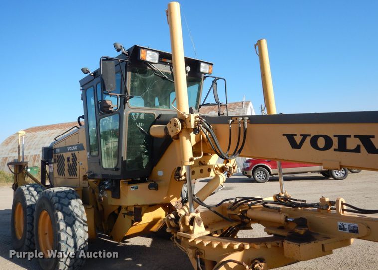 image for item FU9536 2002 Volvo G730 VHP motor grader