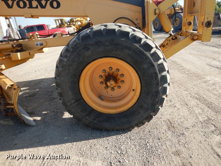 image for item FU9536 2002 Volvo G730 VHP motor grader