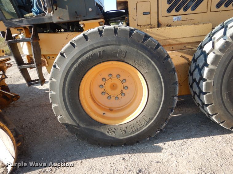 image for item FU9536 2002 Volvo G730 VHP motor grader