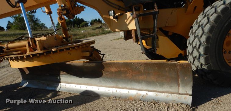 image for item FU9536 2002 Volvo G730 VHP motor grader