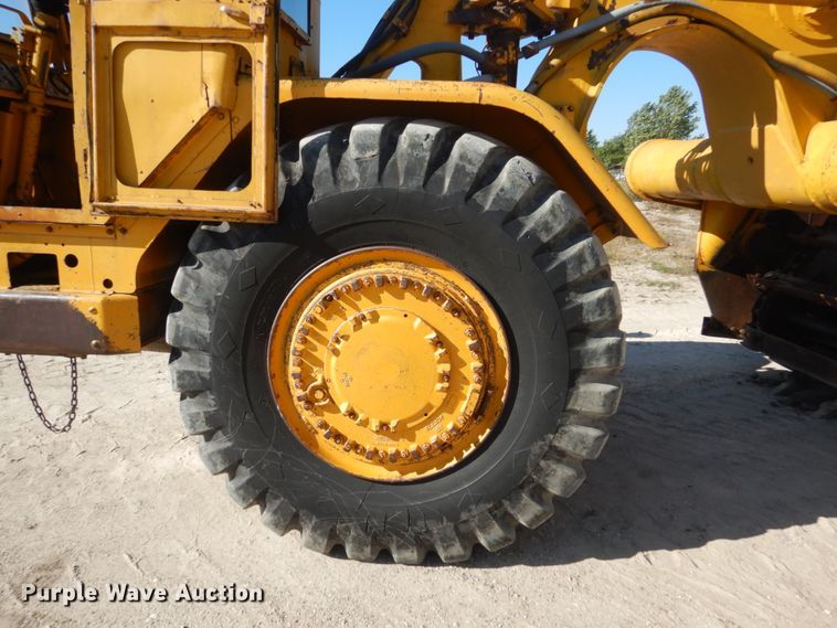 image for item FU9537 Caterpillar 619 elevating scraper