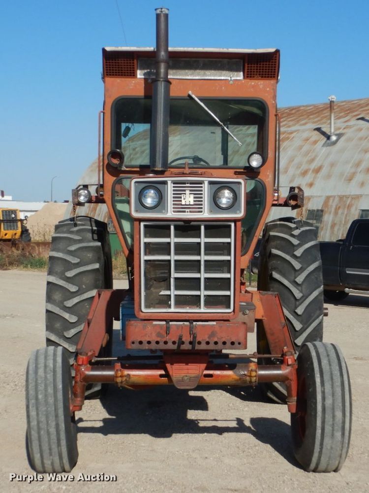 image for item FU9539 International 1066 tractor