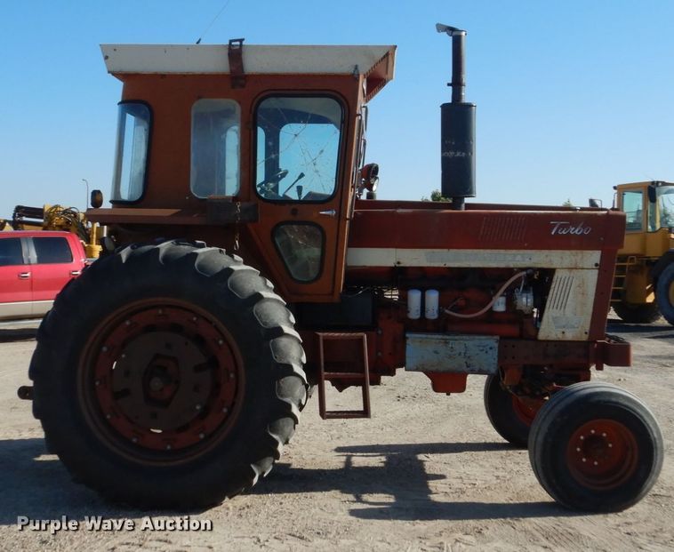 image for item FU9539 International 1066 tractor