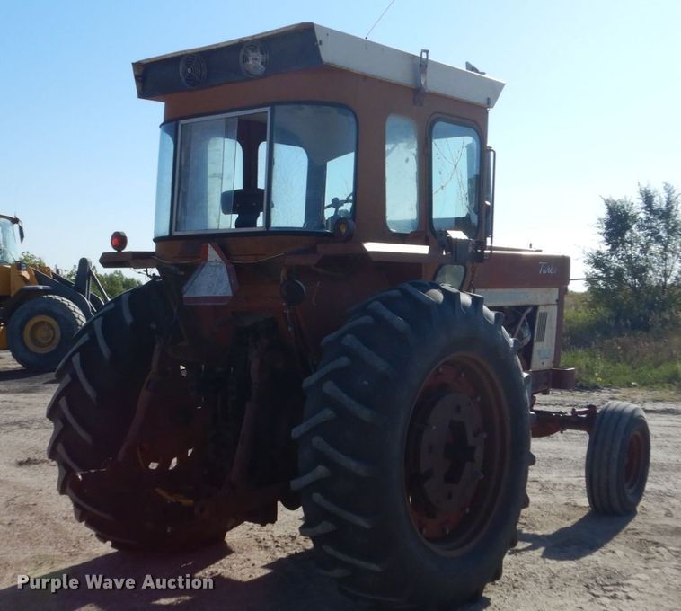 image for item FU9539 International 1066 tractor