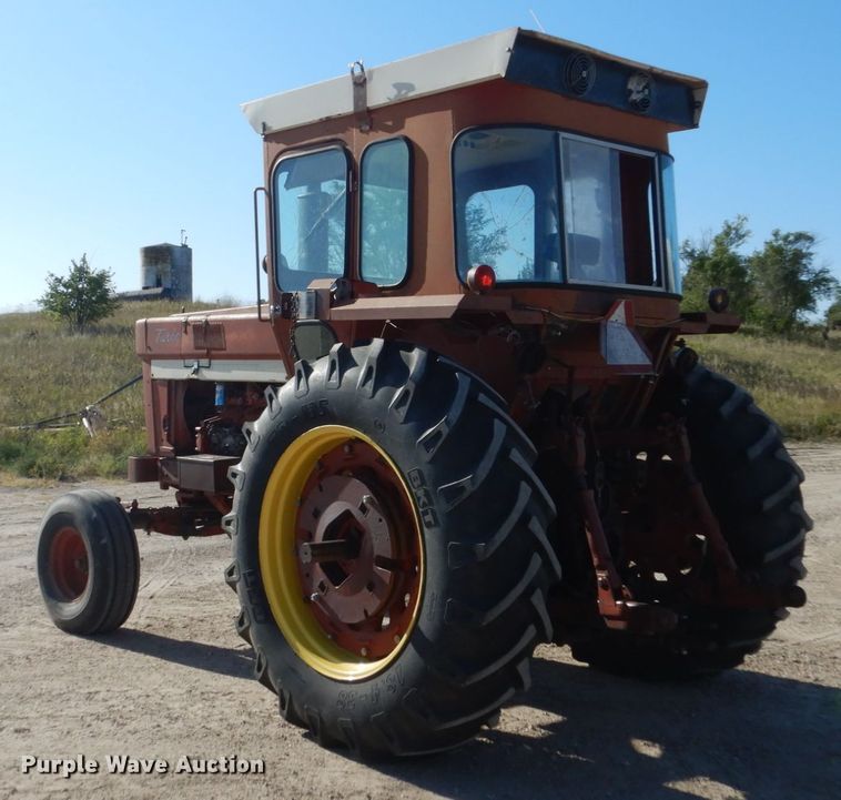image for item FU9539 International 1066 tractor
