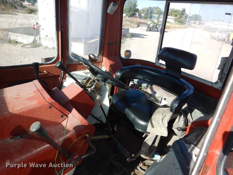 image for item FU9539 International 1066 tractor