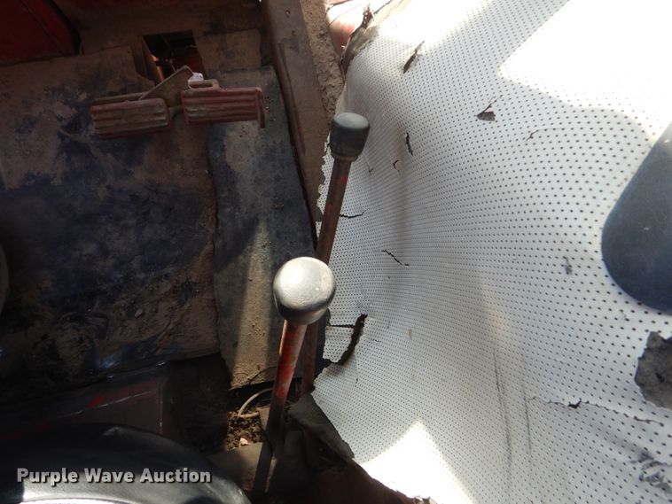 image for item FU9539 International 1066 tractor