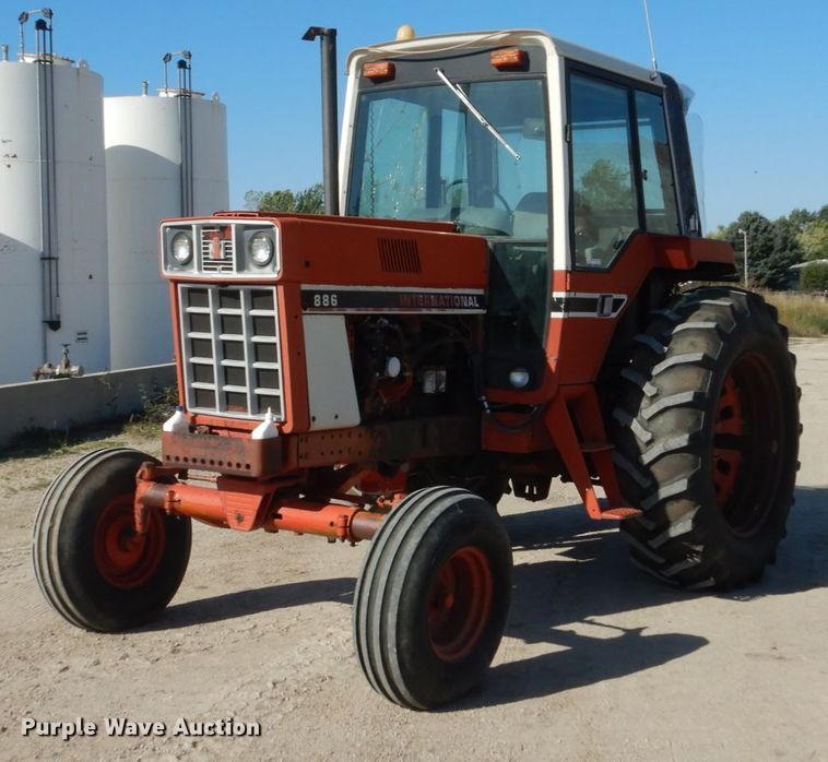 image for item FU9540 International 886 tractor