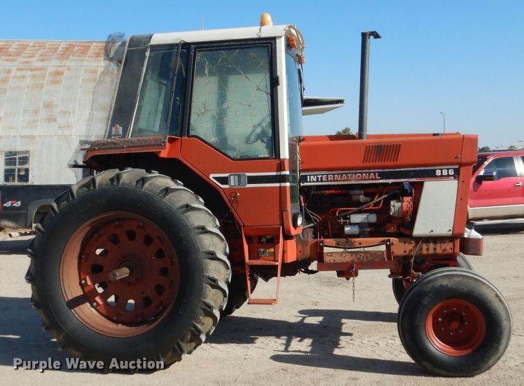 image for item FU9540 International 886 tractor
