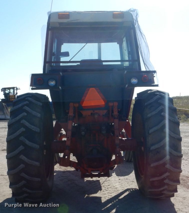 image for item FU9540 International 886 tractor