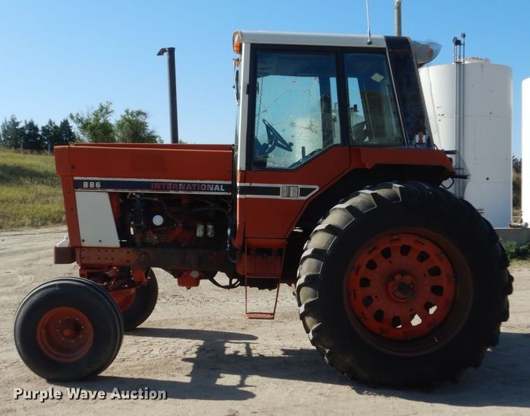 image for item FU9540 International 886 tractor