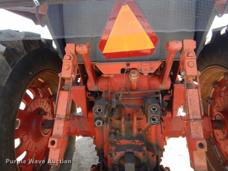 image for item FU9540 International 886 tractor