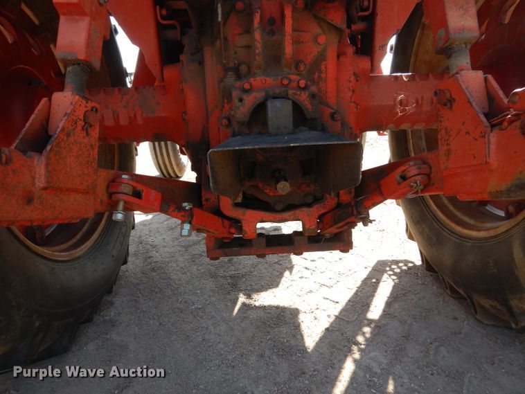 image for item FU9540 International 886 tractor