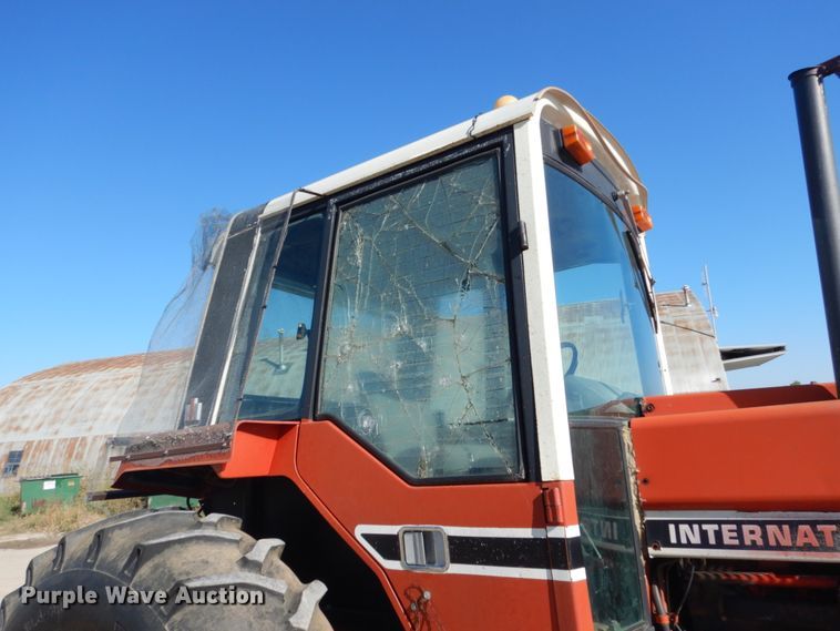 image for item FU9540 International 886 tractor