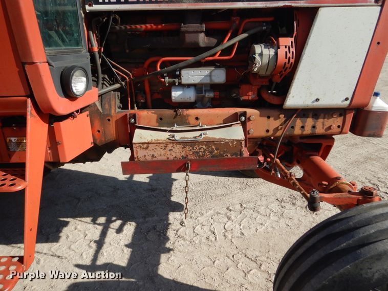 image for item FU9540 International 886 tractor