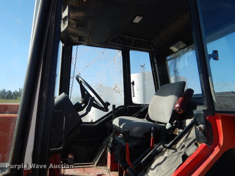 image for item FU9540 International 886 tractor