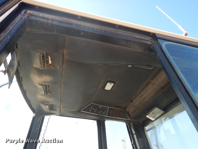 image for item FU9540 International 886 tractor