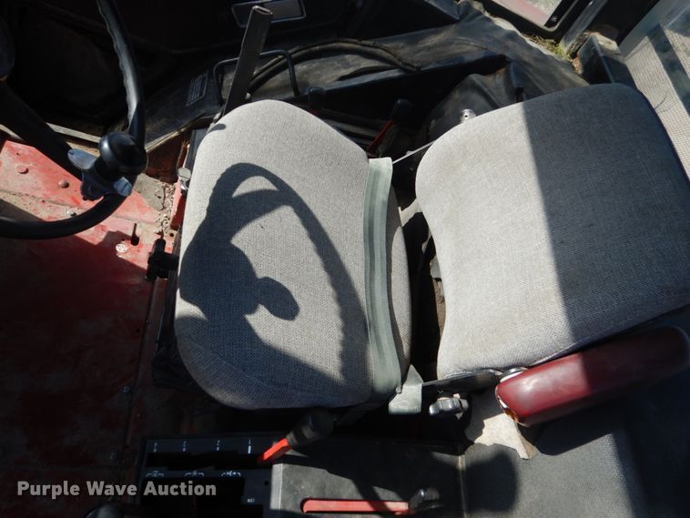 image for item FU9540 International 886 tractor