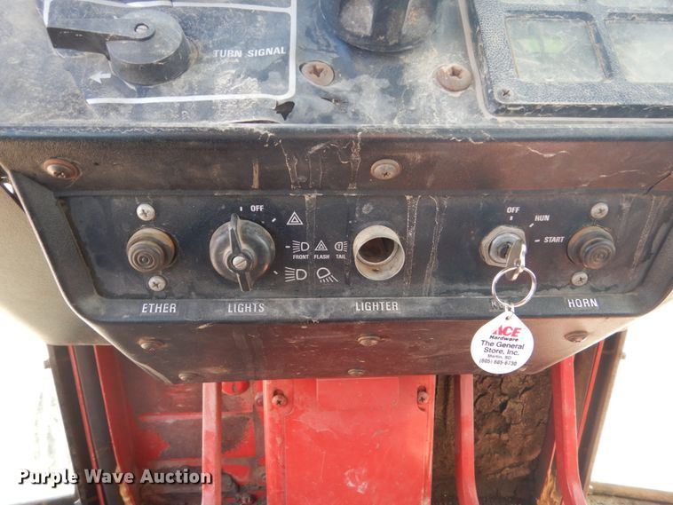 image for item FU9540 International 886 tractor