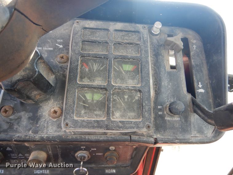 image for item FU9540 International 886 tractor