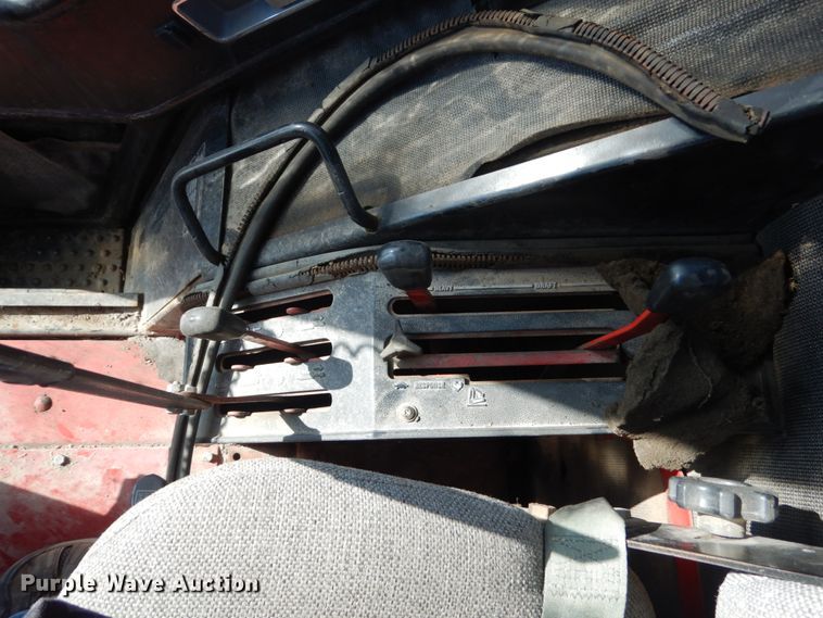 image for item FU9540 International 886 tractor