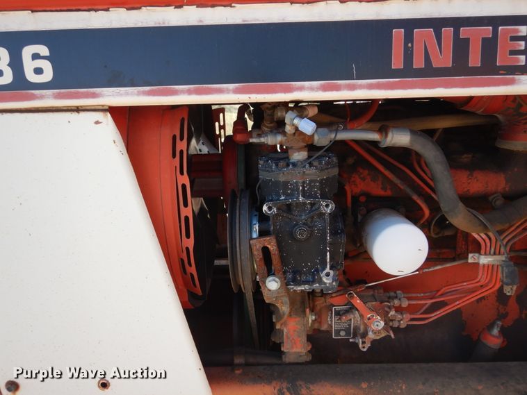 image for item FU9540 International 886 tractor