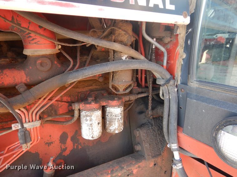 image for item FU9540 International 886 tractor