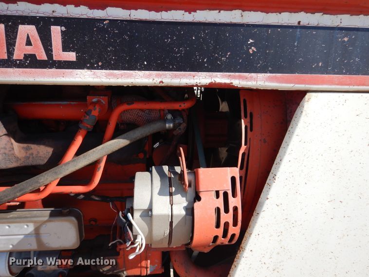 image for item FU9540 International 886 tractor