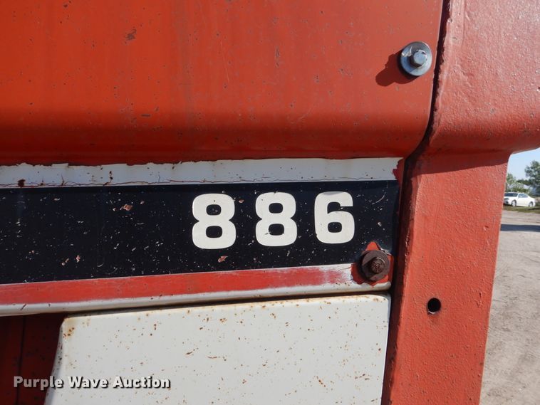 image for item FU9540 International 886 tractor