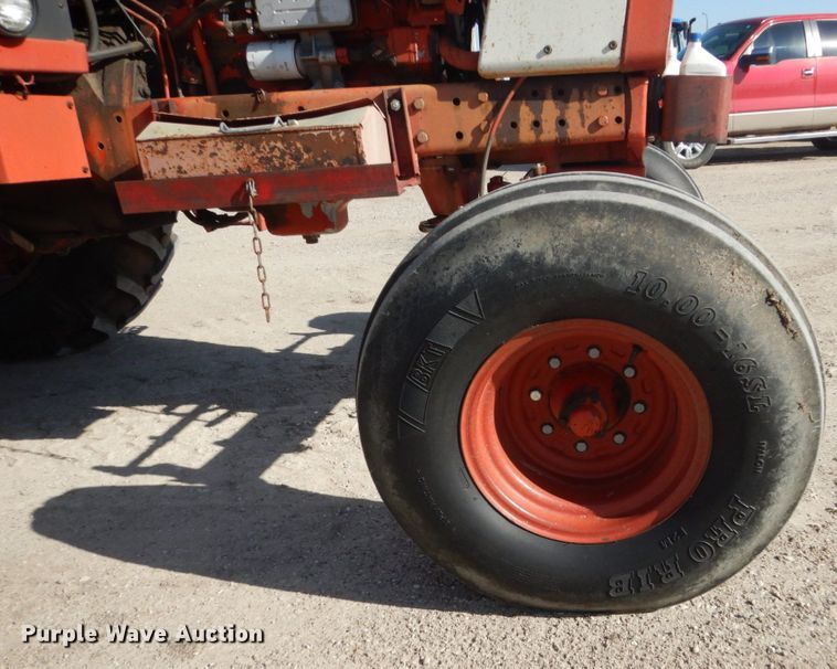 image for item FU9540 International 886 tractor