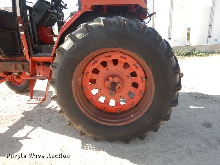 image for item FU9540 International 886 tractor