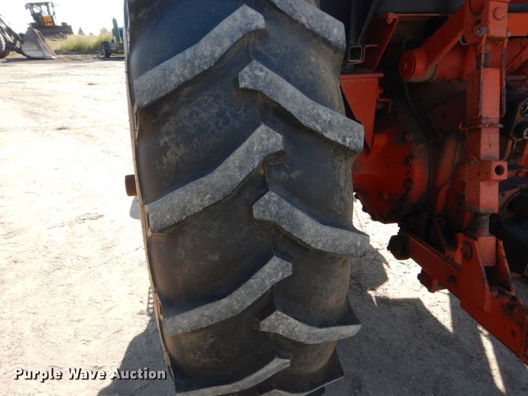 image for item FU9540 International 886 tractor