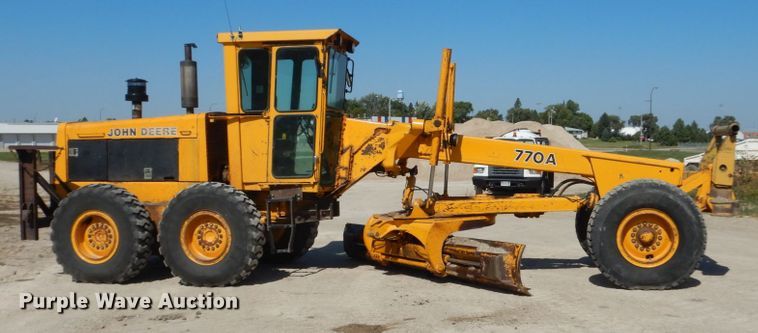 image for item FU9541 1982 John Deere 770A motor grader