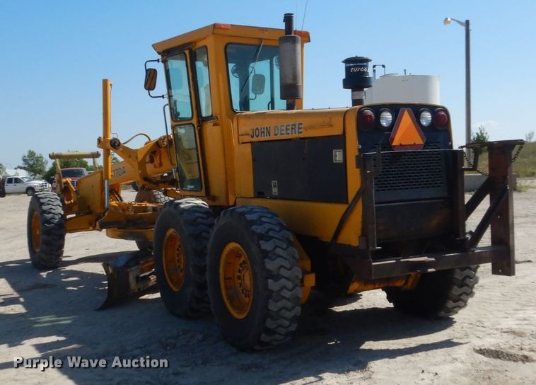 image for item FU9541 1982 John Deere 770A motor grader