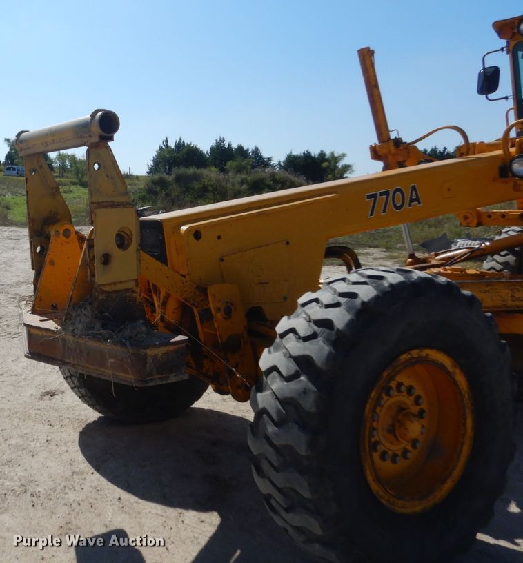 image for item FU9541 1982 John Deere 770A motor grader