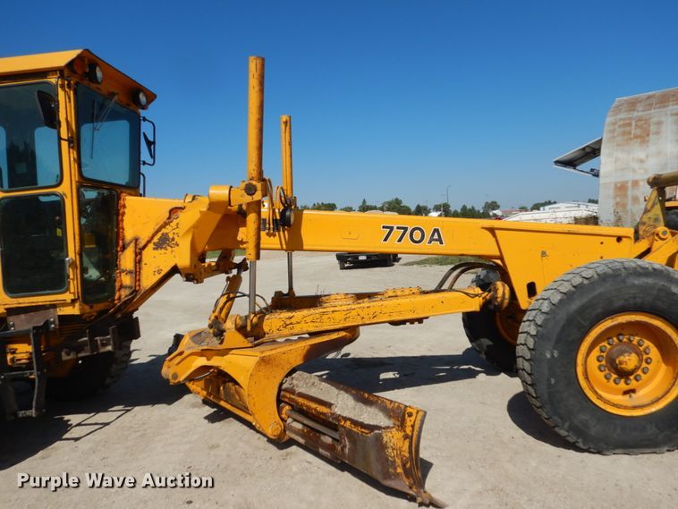 image for item FU9541 1982 John Deere 770A motor grader