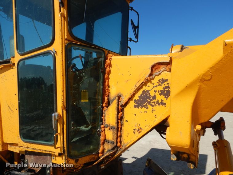 image for item FU9541 1982 John Deere 770A motor grader