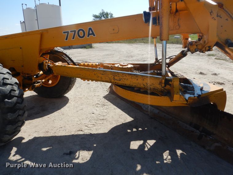 image for item FU9541 1982 John Deere 770A motor grader