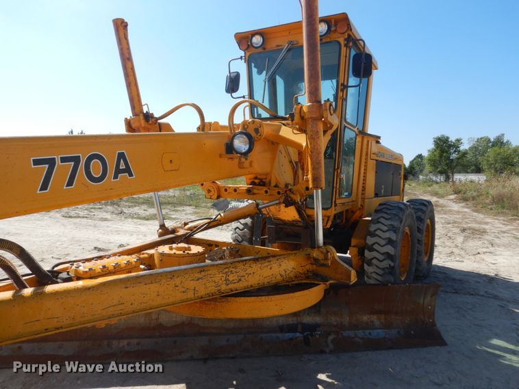 image for item FU9541 1982 John Deere 770A motor grader