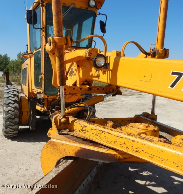 image for item FU9541 1982 John Deere 770A motor grader